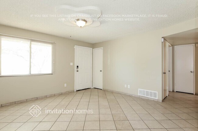 Building Photo - 4651 N 79th Dr
