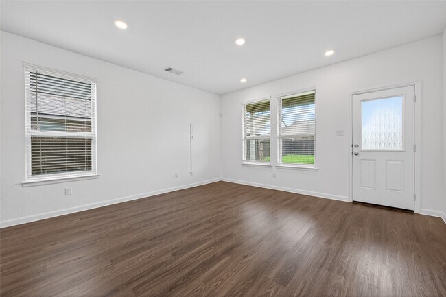 Building Photo - 16108 Dockside St