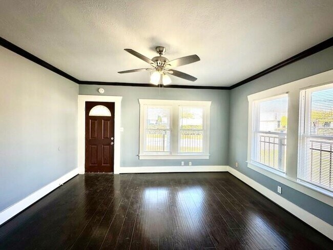 Foto del edificio - 118 N Drennan St