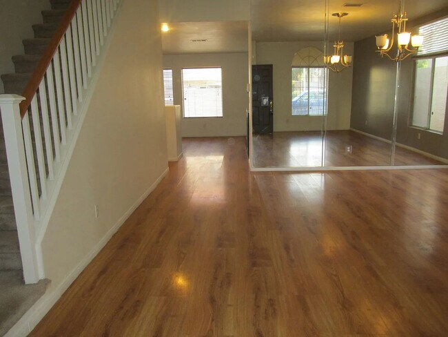 Foto del edificio - A Fabulous 4 Bedroom House in Peccole Ranch