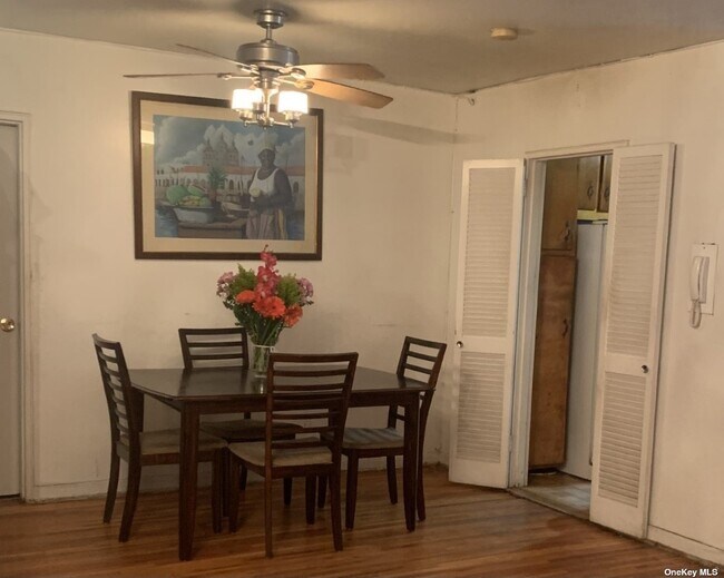 Foto del edificio - 144-30 Sanford Ave