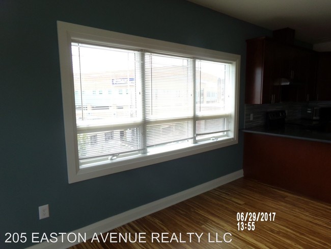 Building Photo - 205 Easton Ave