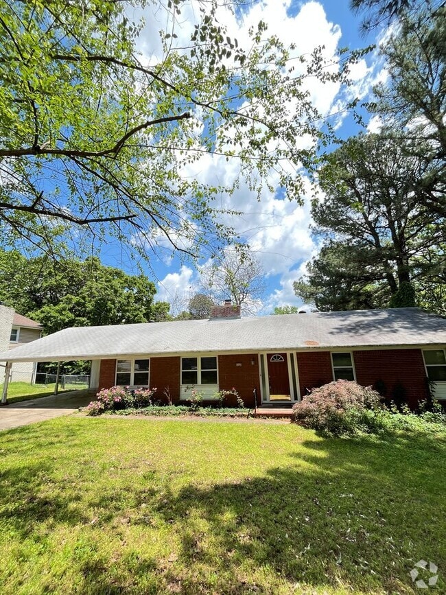 Building Photo - 2260 Briarwood Ave