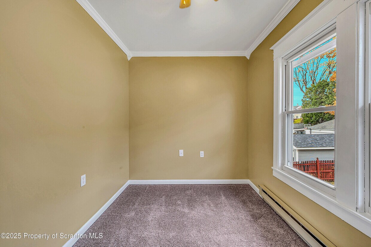 Primary Photo - 1701 Green Ridge St