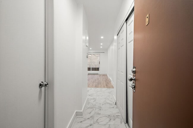 Photo du bâtiment - 1375 Rue La Fontaine