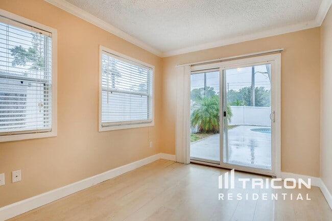 Foto del edificio - 1423 La Paloma Cir