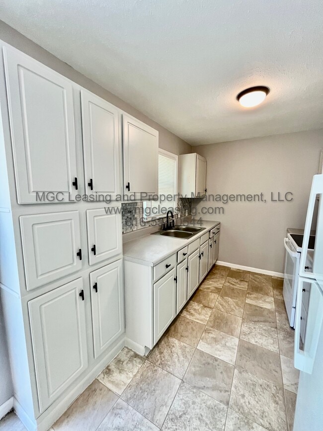 Building Photo - 409 SW Madison St