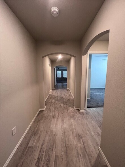 Foto del edificio - 7400 Gangway Dr