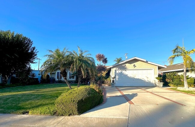 Building Photo - Beautiful 4 Bed / 3 Bath Home in Garden Grove For Rent