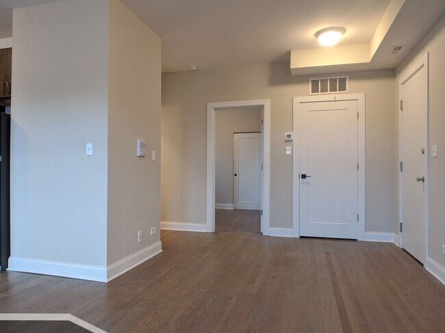 Foto del edificio - 3407 W Fullerton Ave