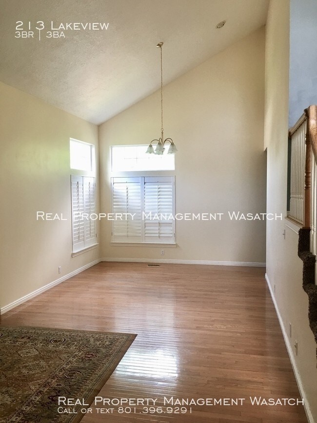 Building Photo - 3- Bedroom 2 Bath Stansbury