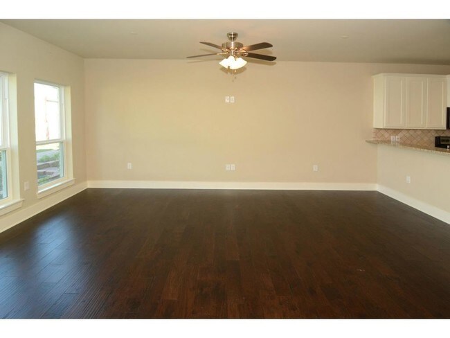 Foto del edificio - 309 S Kealy Ave