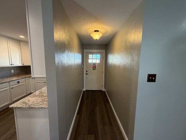 Building Photo - 3 Bedroom Single Story Home Available Near Louisiana Blvd NE & Candelaria Rd NE!