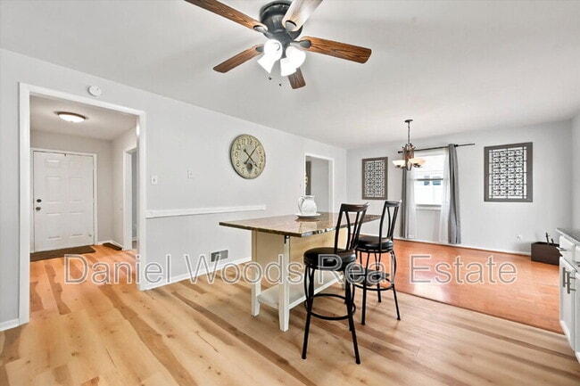 Building Photo - 409 Dutton St