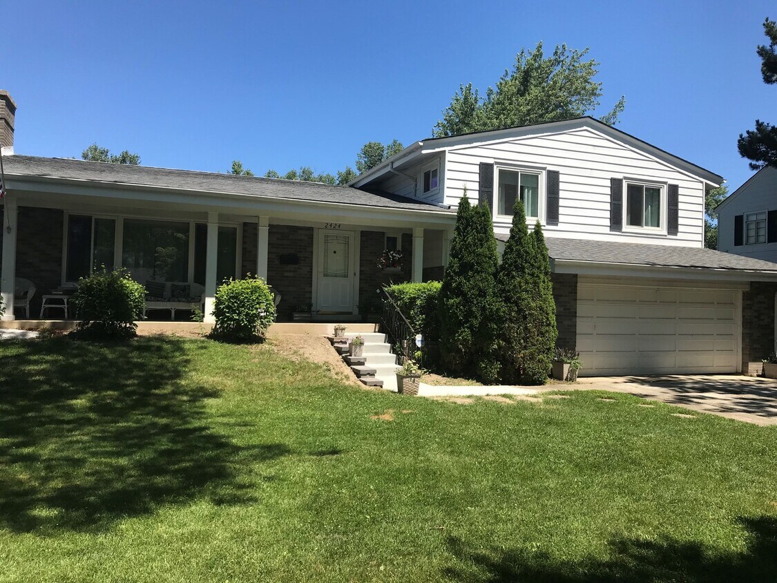 2424 Meadow Dr N, Wilmette, IL 60091 House Rental in Wilmette, IL