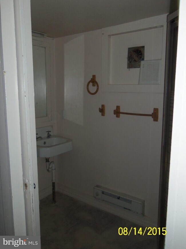 Building Photo - 497 E Church St