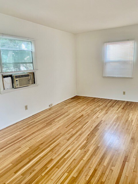 Livingroom - 2612 W Wyoming Ave