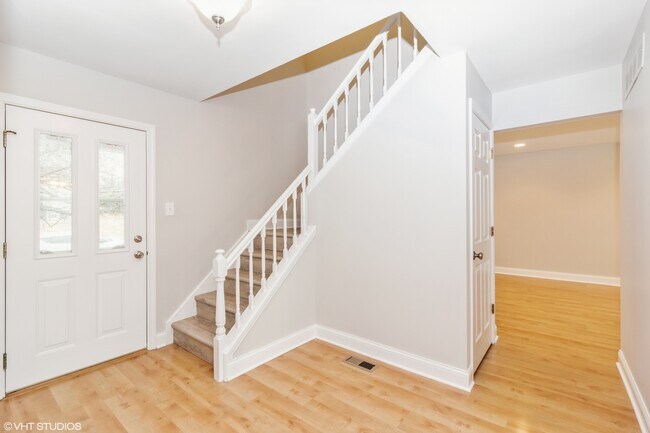 Building Photo - 401 N Salem Dr