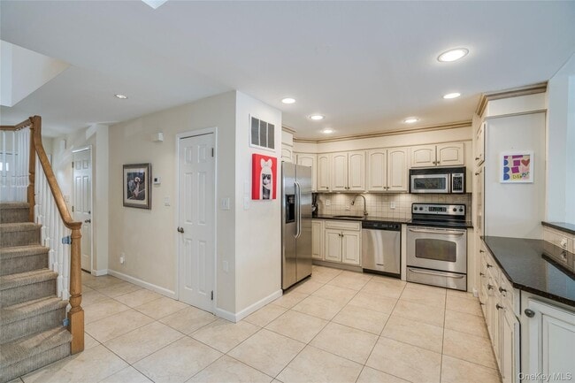 Photo - 100 Woodlake Dr W Apartment