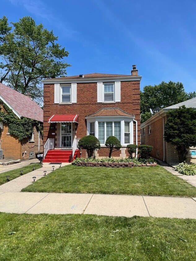 Primary Photo - 8031 S Washtenaw Ave.
