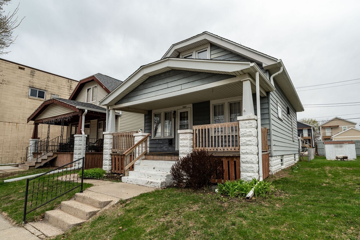Primary Photo - 3 Bedroom Single Family Home in West Allis