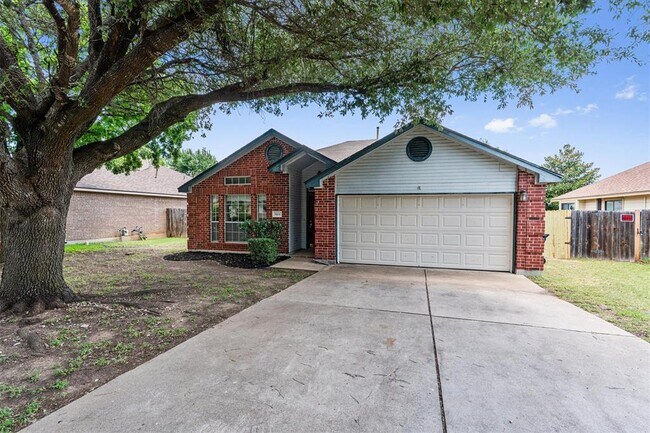 Building Photo - 1404 River Oak Dr