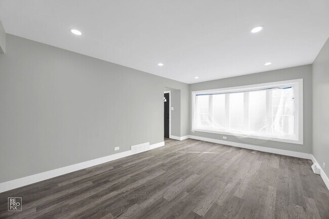 Foto del edificio - 6330 W 64th Pl