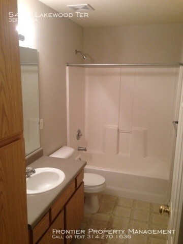Building Photo - 5461 Lakewood Terrace