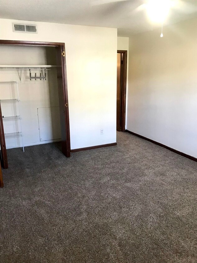 Foto del edificio - 324 S Lipona Rd