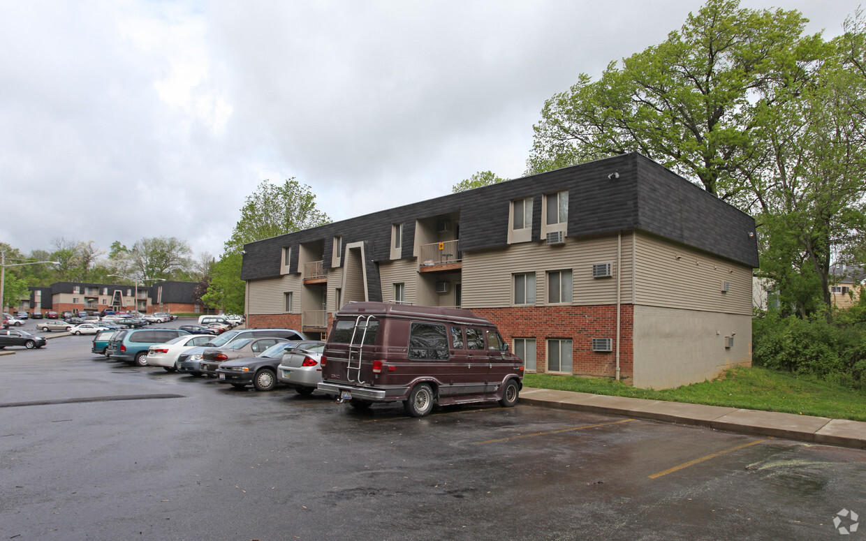 Primary Photo - Savannah Garden Apartments