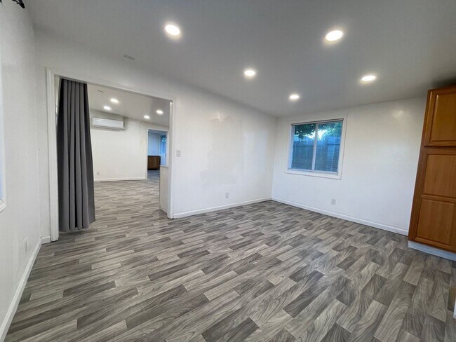 Foto del edificio - Lovely 2 Bedroom Downtown Antioch