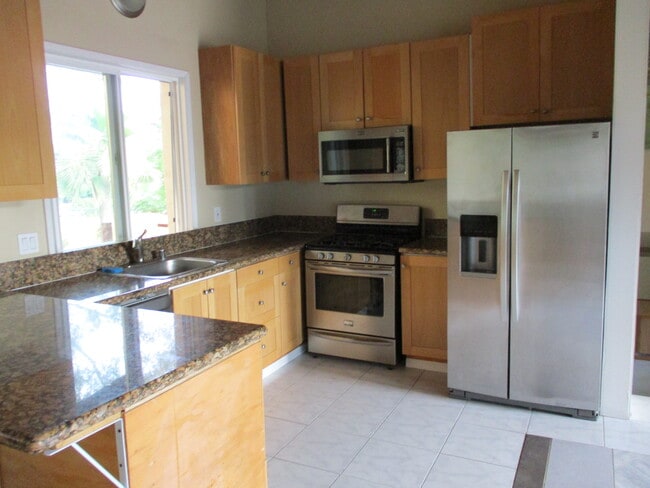 Building Photo - 4951 Campanile Dr