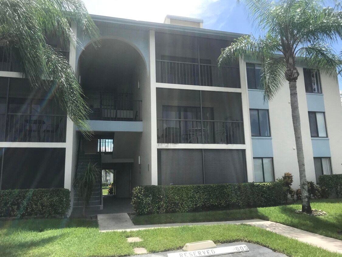 Primary Photo - 1106 Green Pine Blvd