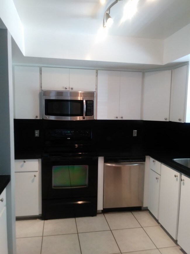 Foto del edificio - Beautiful 2 bedroom/2 bath duplex