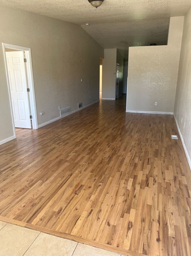 Photo - Great 3 Bedroom 2 Bath unit House