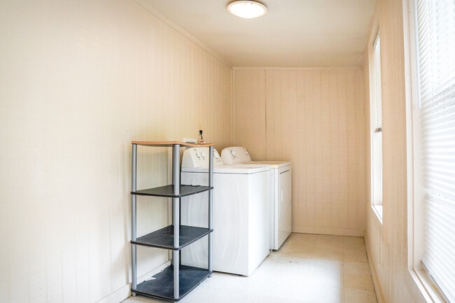 Building Photo - 124 Crain Ave