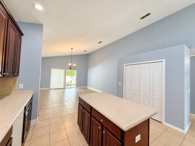 Building Photo - 895 Hacienda Cir