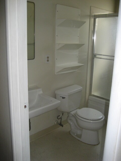 Foto del edificio - 3-Bedroom House Located Across from Nugget Market and Shopping Center