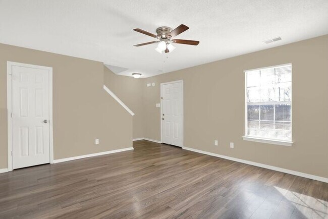 Building Photo - Two Story 2-bd/ 1.5-ba Southaven Townhome ...
