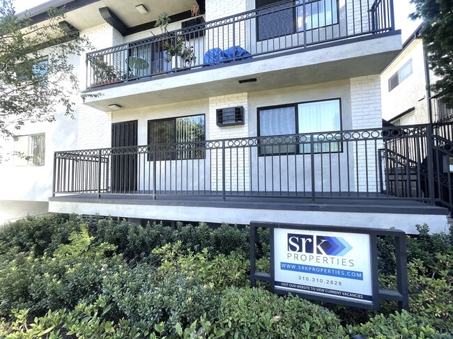 Building Photo - 10914 Rose Ave