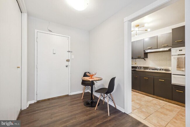 Foto del edificio - 2401 H St NW