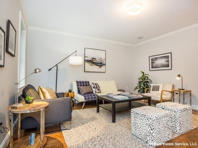 Foto del edificio - 6-8 Rockwell Ave. Unit 8