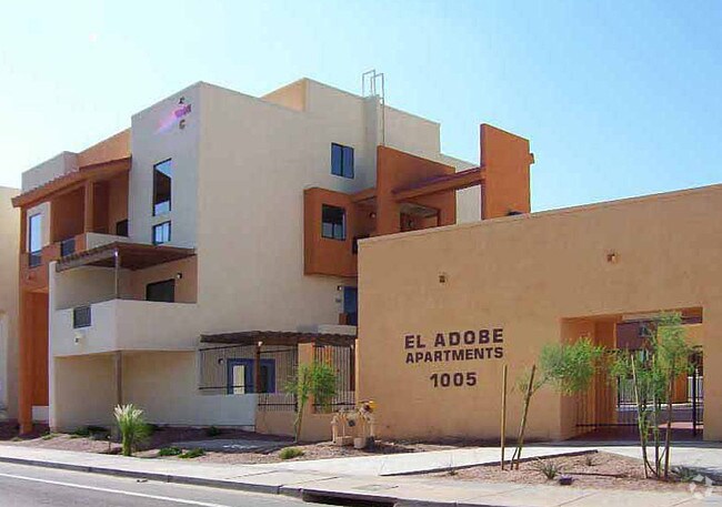 Building Photo - Close to ASU
