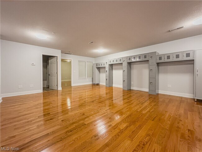 Building Photo - 118 E Market St