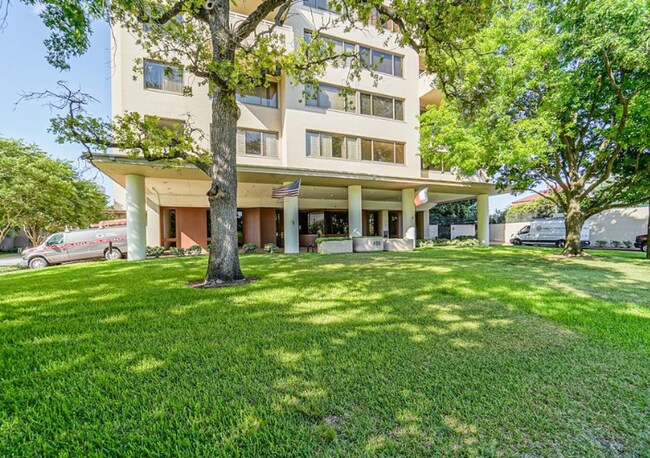 Foto del edificio - 1400 Hermann Park Dr