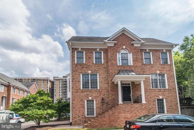 Building Photo - 1308 McLean Crest Ct