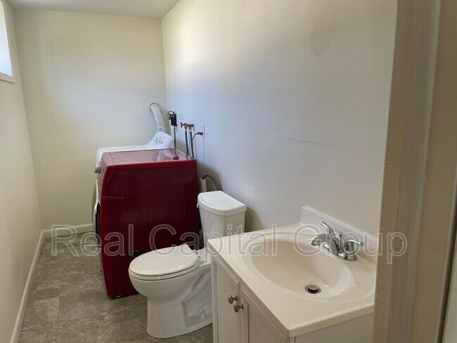 Building Photo - 7 E Ford Dr