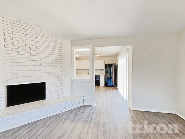 Foto del edificio - 7541 Christie Ln