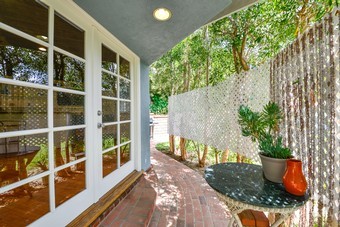 Primary Photo - 1125 Las Pulgas Rd