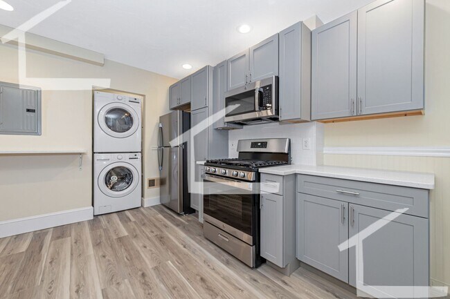 Building Photo - HOT BRIGHTON LISTING!!!!